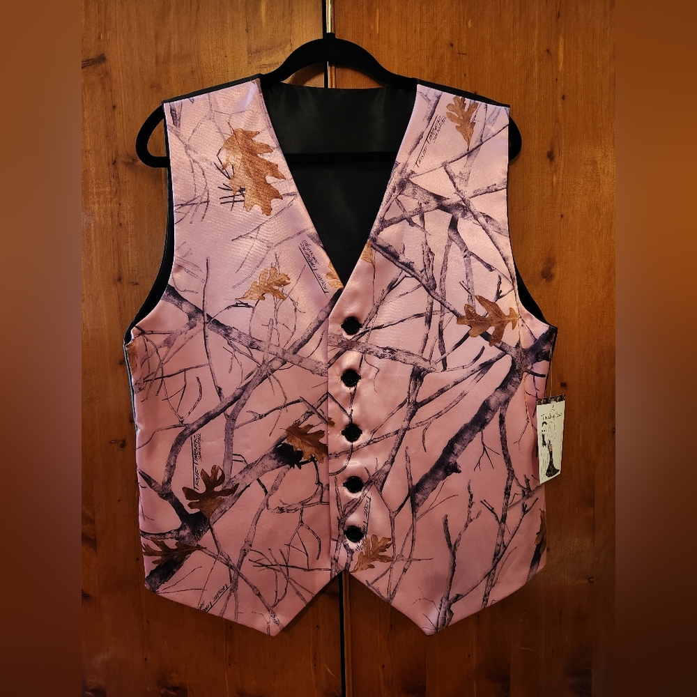 Men's 5 Button Camo Vest size Large